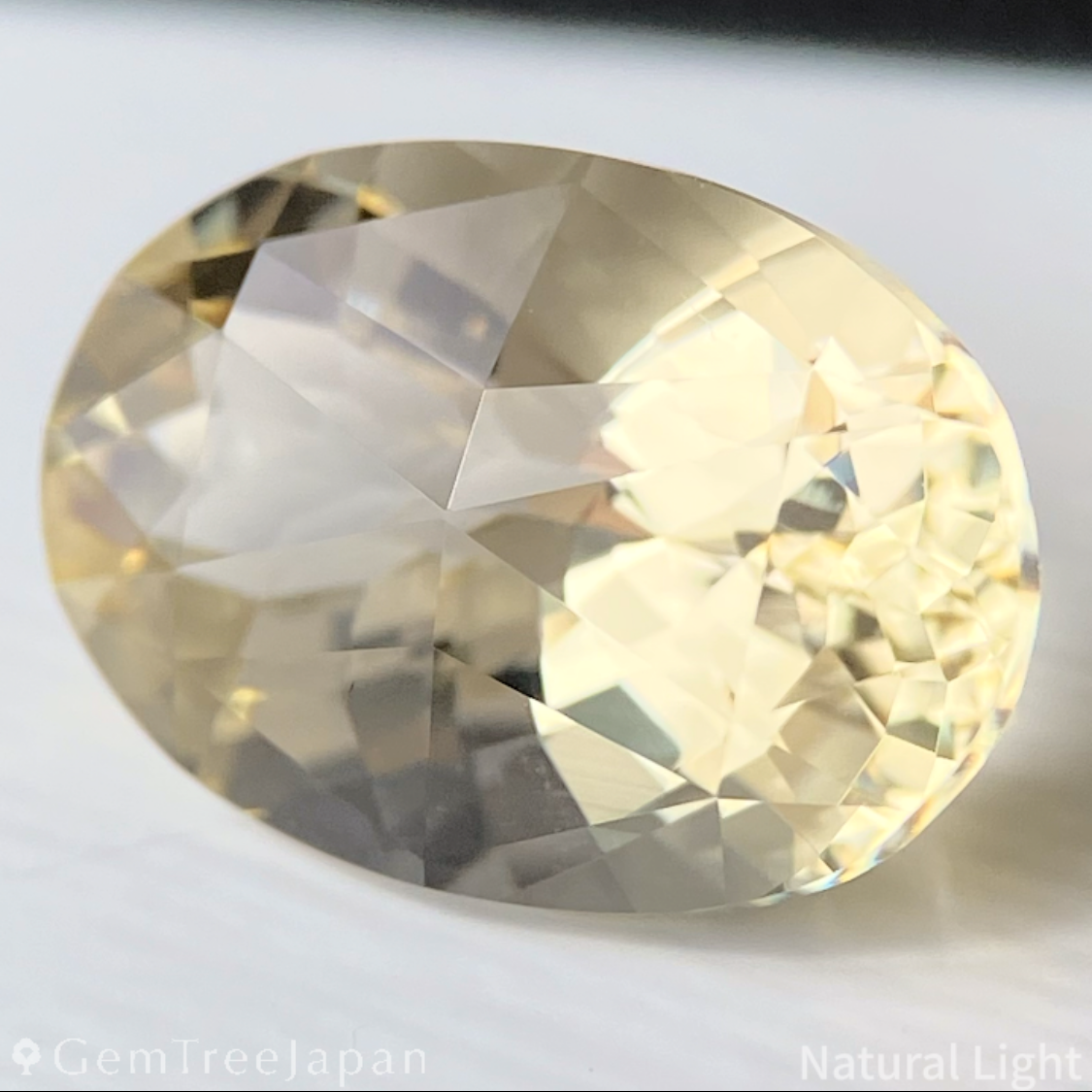 Golden Labradorite 5.021ct / Sri Lanka