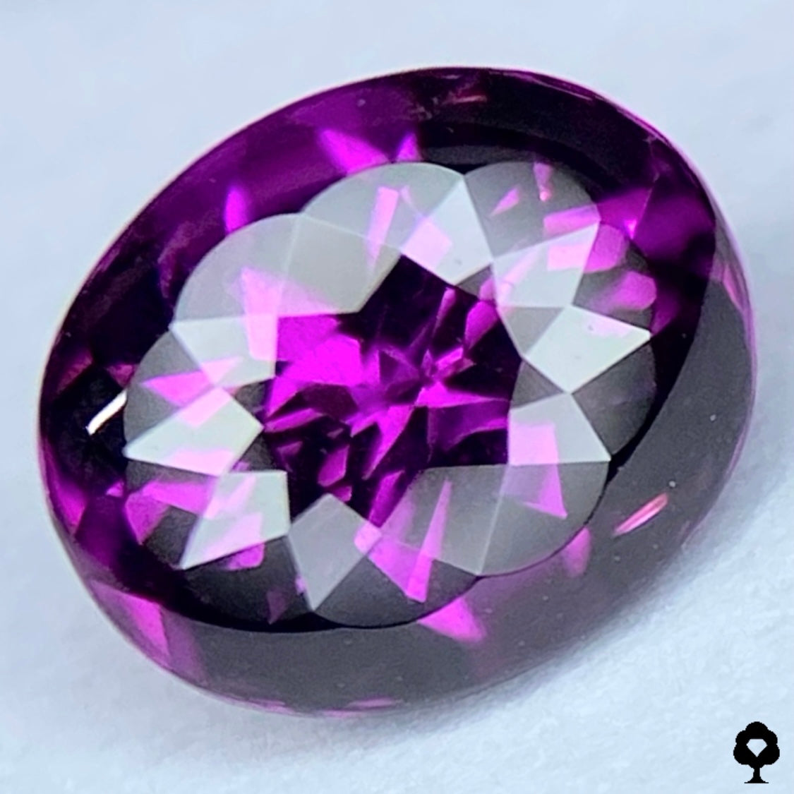 【NEW CUT】ロードライトガーネット1.62ct★バフトップに浮かぶ花が可愛すぎる新カット