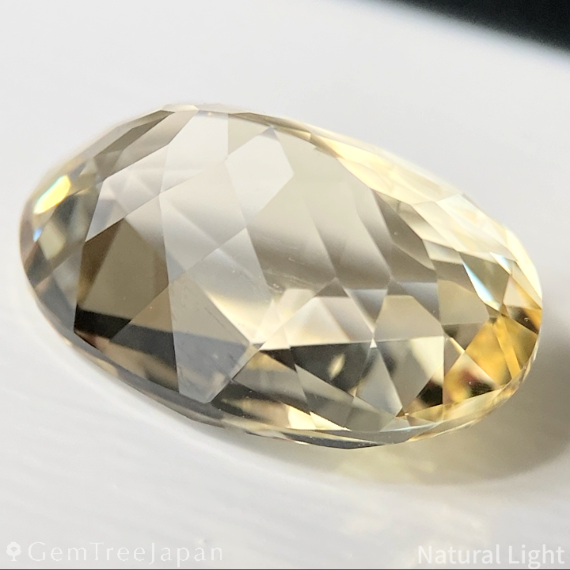 Golden Labradorite 5.021ct / Sri Lanka