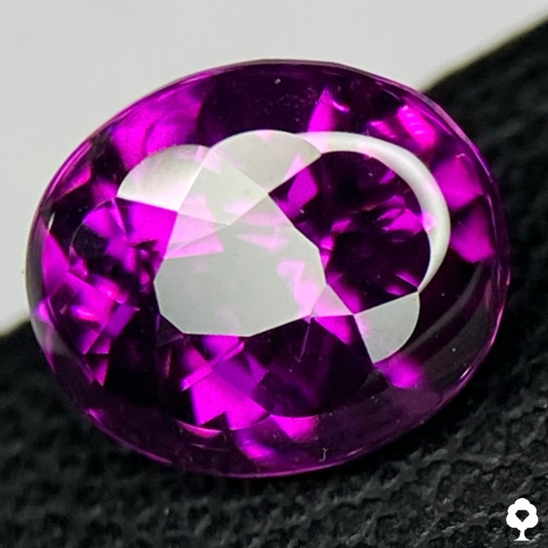【NEW CUT】ロードライトガーネット1.62ct★バフトップに浮かぶ花が可愛すぎる新カット