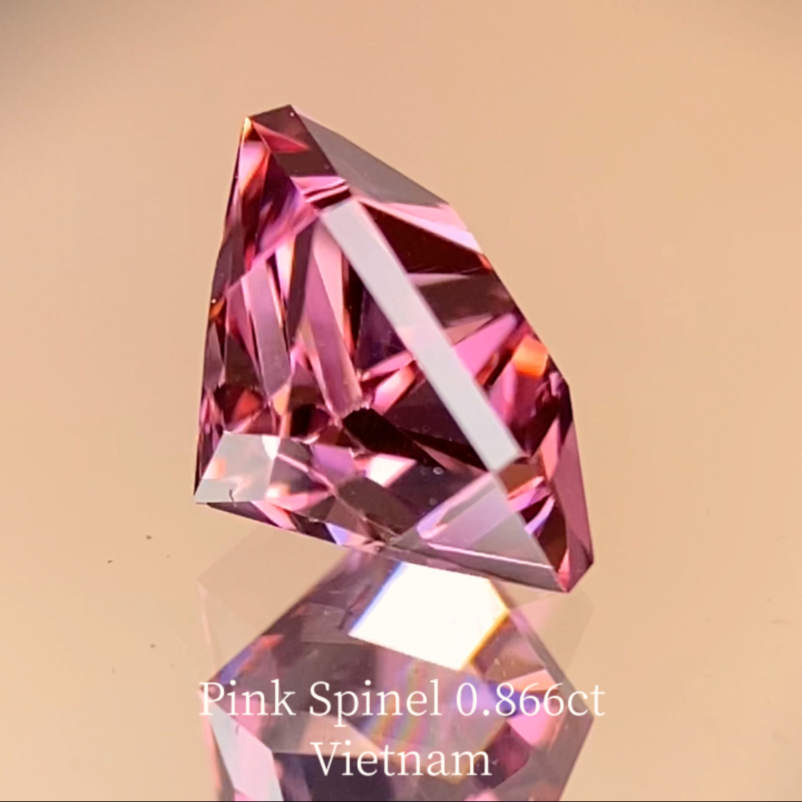 Purplish Pink Spinel 0.866ct / Vietnam