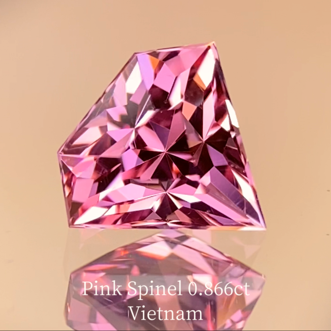 Purplish Pink Spinel 0.866ct / Vietnam