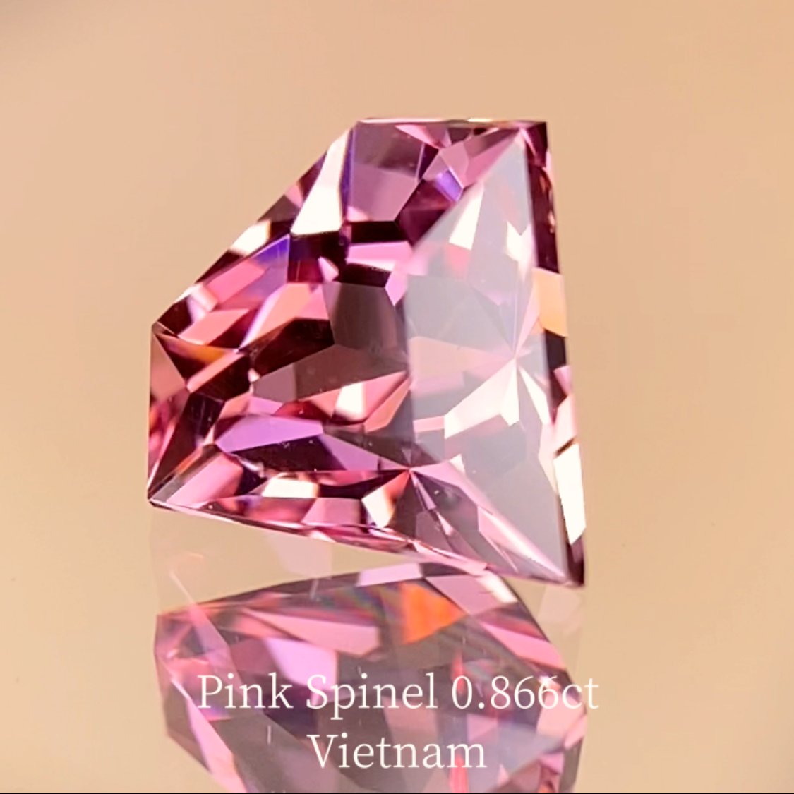 Purplish Pink Spinel 0.866ct / Vietnam