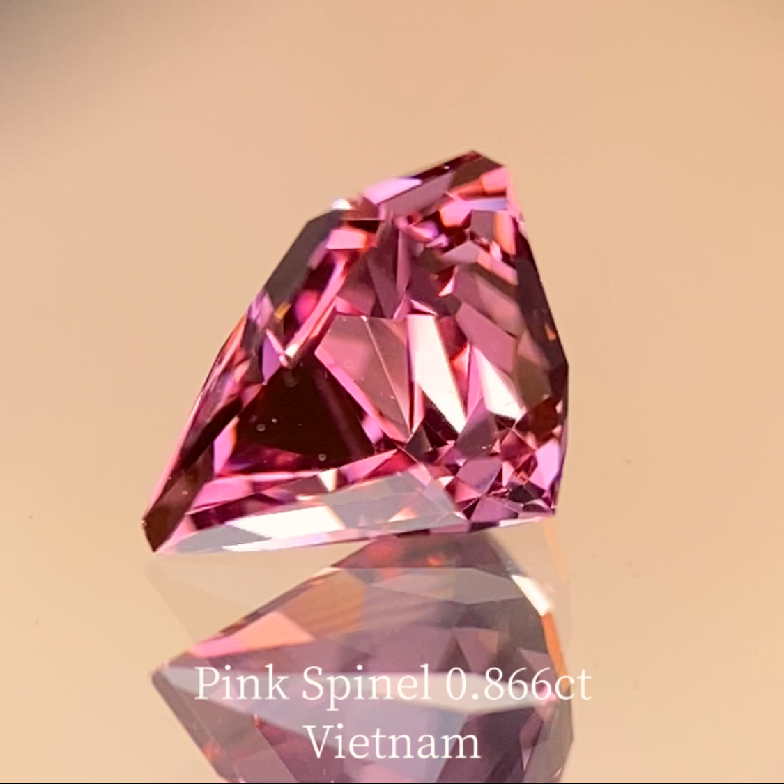 Purplish Pink Spinel 0.866ct / Vietnam