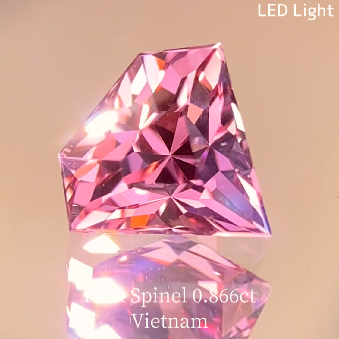Purplish Pink Spinel 0.866ct / Vietnam