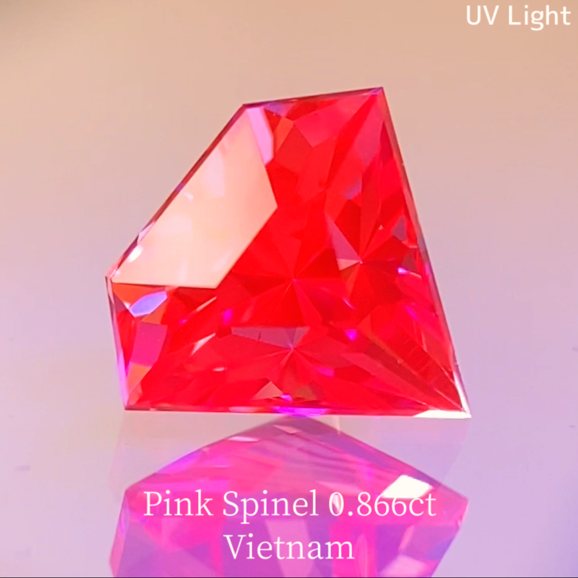 Purplish Pink Spinel 0.866ct / Vietnam