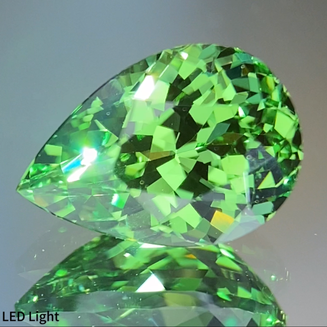 UV Change Tsavorite 2.00ct / Tanzania