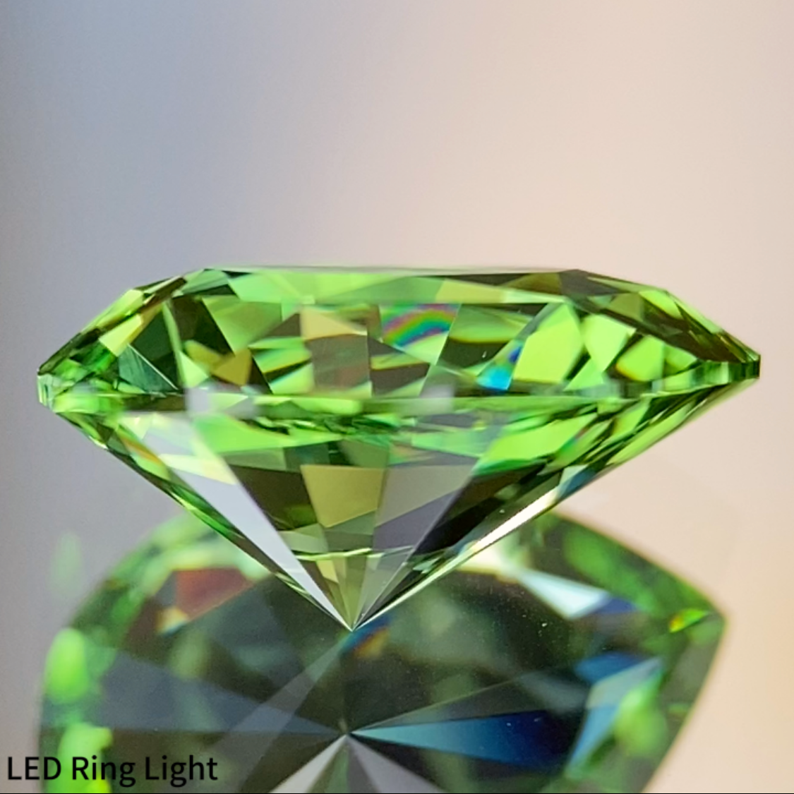 UV Change Tsavorite 2.058ct / Tanzania