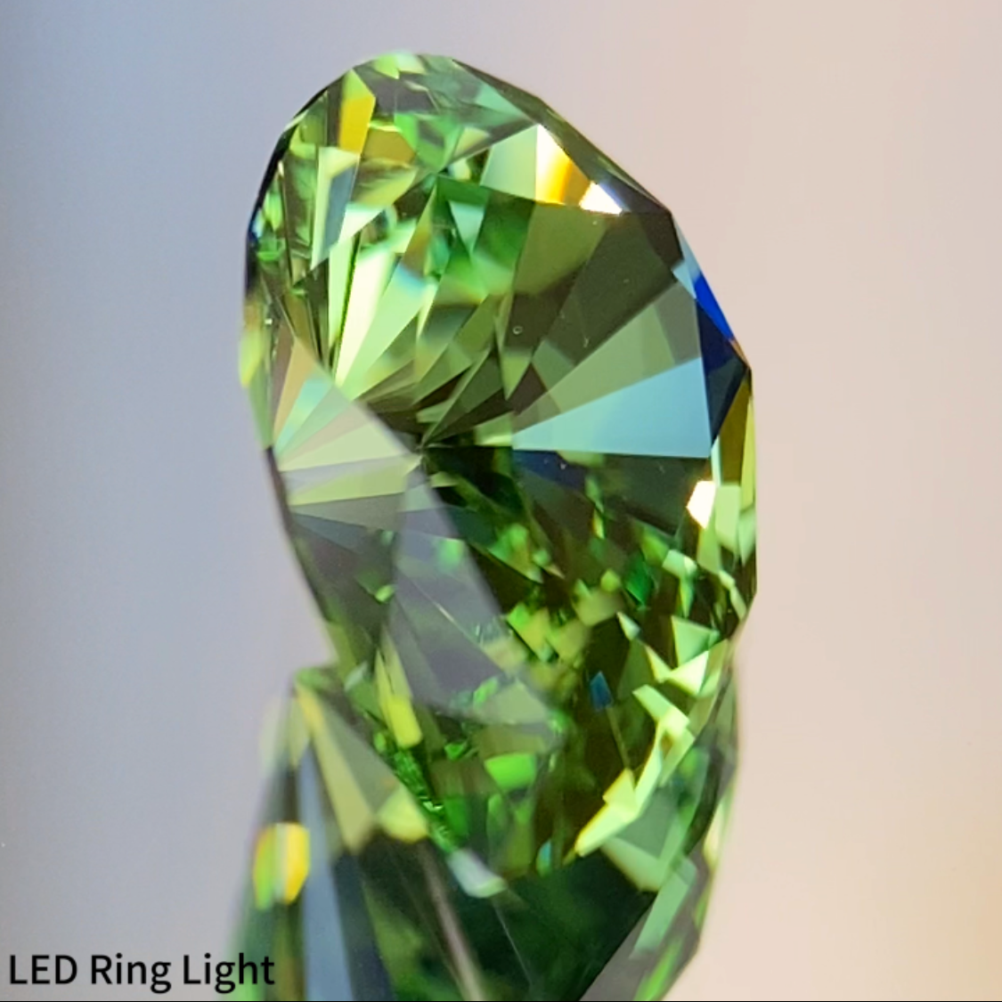 UV Change Tsavorite 2.058ct / Tanzania