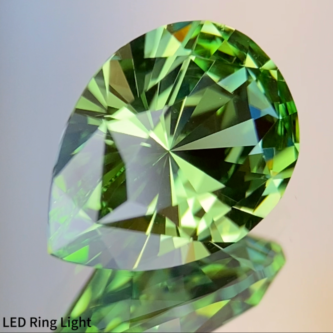 UV Change Tsavorite 2.058ct / Tanzania