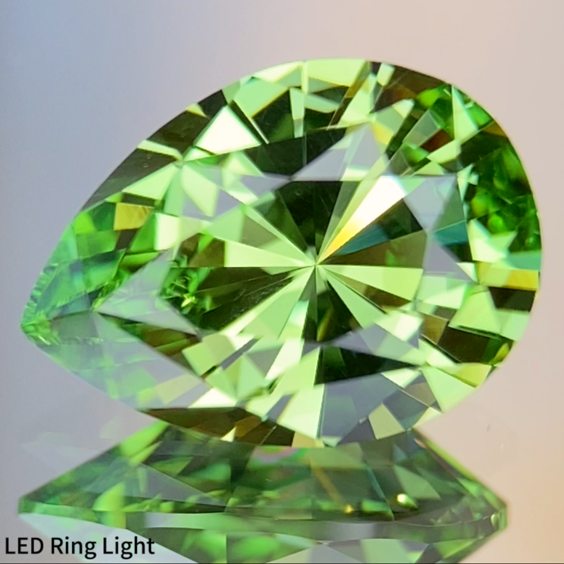 UV Change Tsavorite 2.058ct / Tanzania