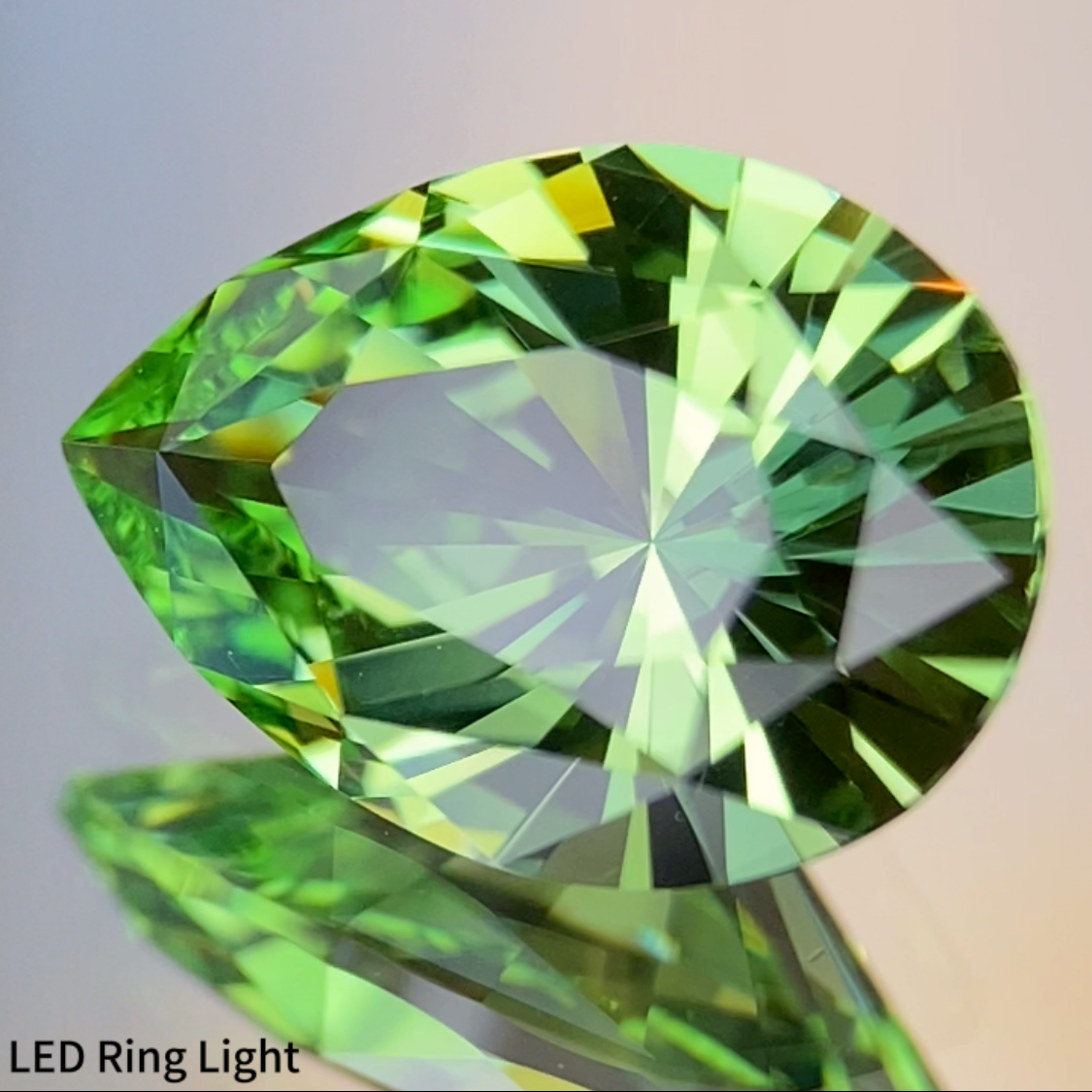 UV Change Tsavorite 2.058ct / Tanzania