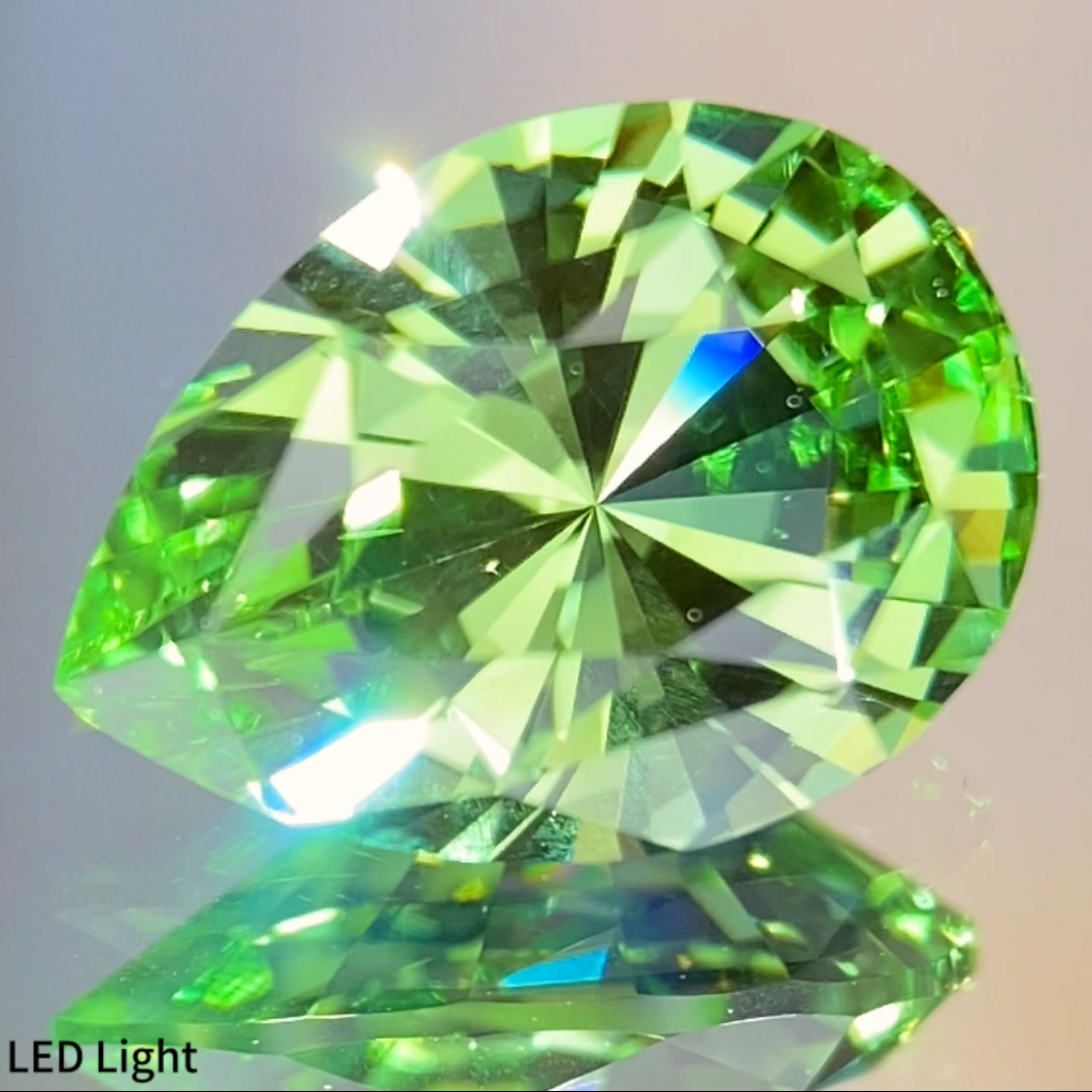 UV Change Tsavorite 2.058ct / Tanzania