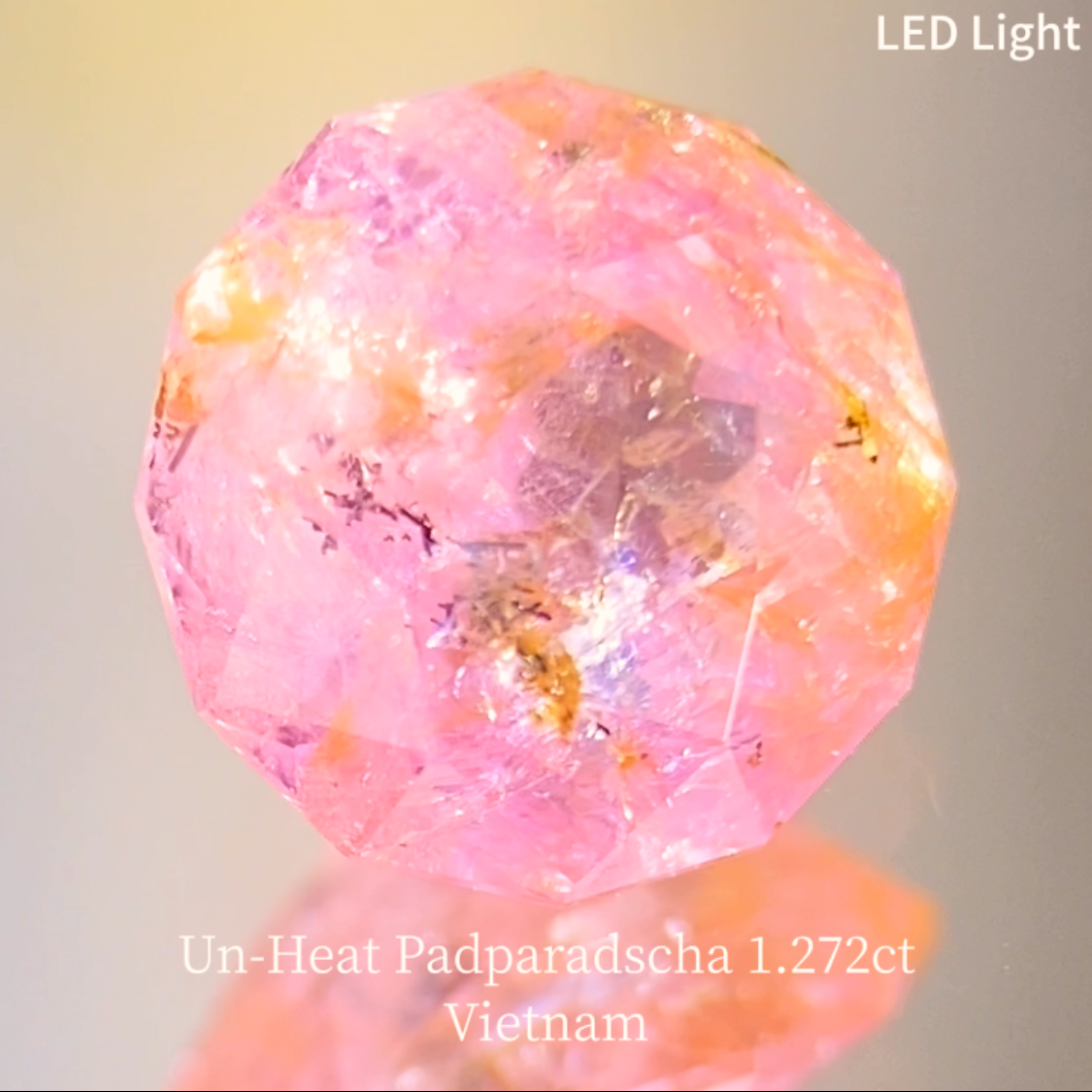 Un-Heat Padparadscha Sapphire 1.272ct / Vietnam