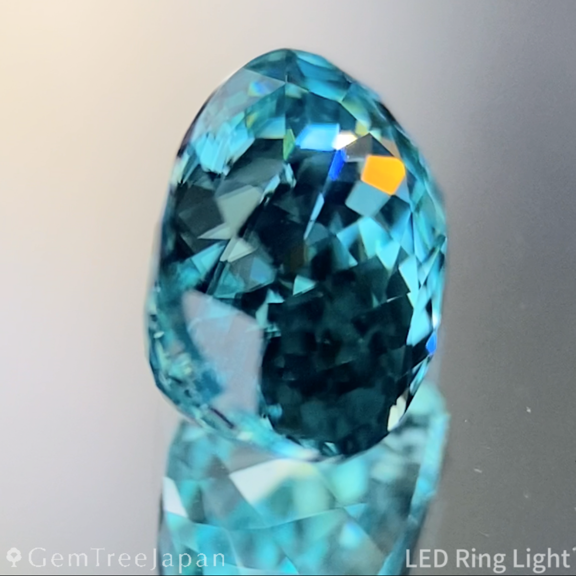 Blue Zircon 2.063ct (Tenebresence) / Cambodia