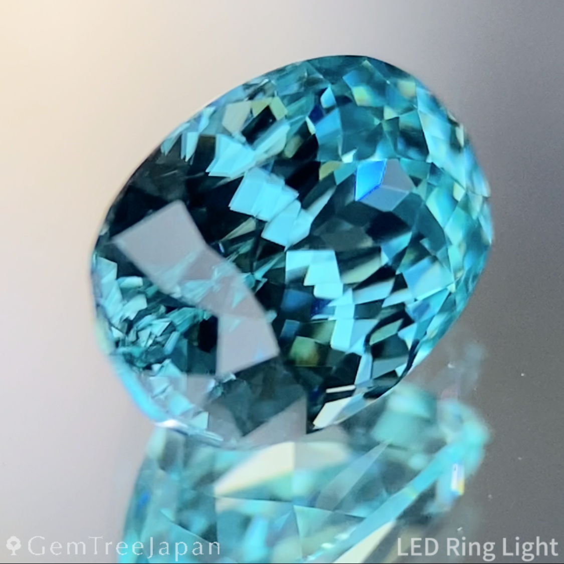 Blue Zircon 2.063ct (Tenebresence) / Cambodia