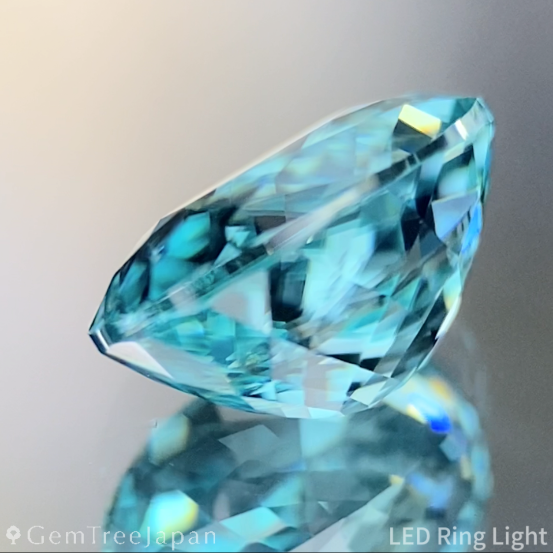 Blue Zircon 2.063ct (Tenebresence) / Cambodia