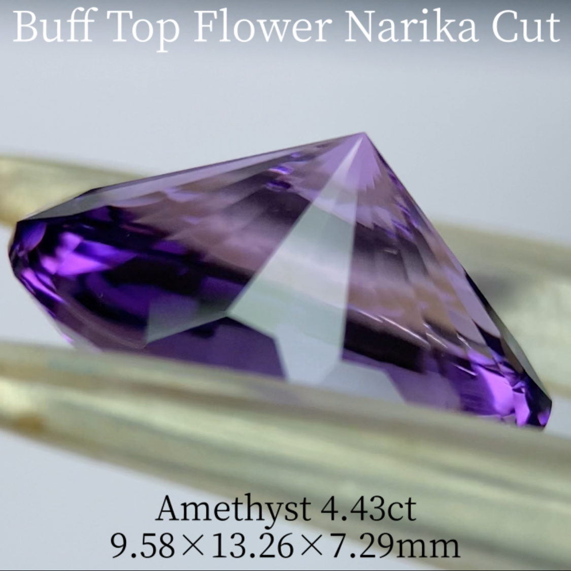 Amethyst 4.43ct / Buff Top Flower