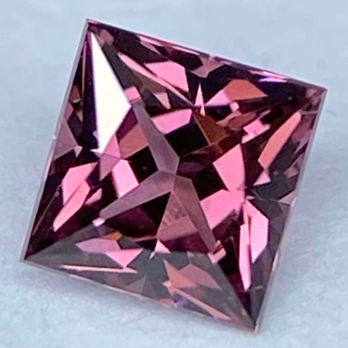 【Present campaign】Spinel 0.22ct / Vietnam