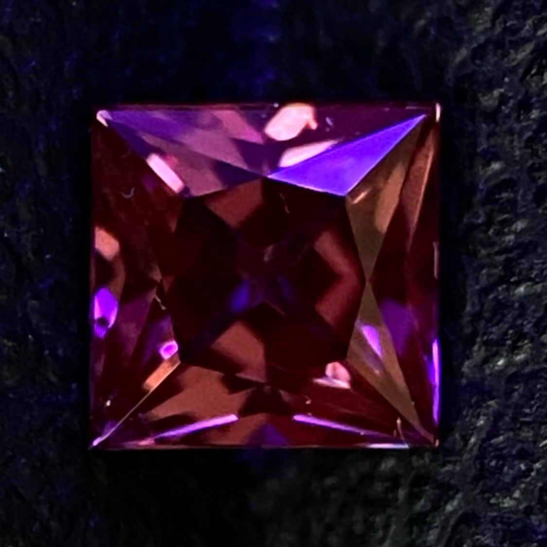 【Present campaign】Spinel 0.22ct / Vietnam