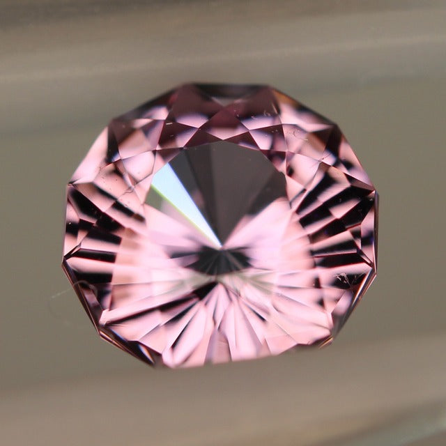 天然マラヤガーネット1.35ct【タンザニア】☆きらきら専門☆ 面映ゆかっ