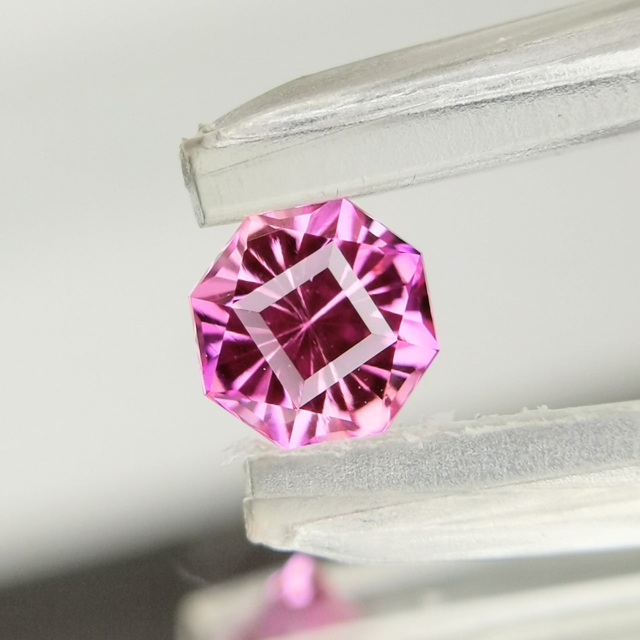 Trial】“Purplish Pink” Un-Heat Sapphire 0.363ct / Sri Lanka – IRMO.JP