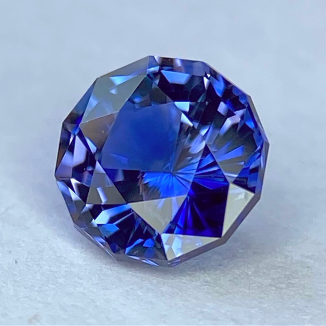 Un-Heat Color Change Sapphire 0.60ct / Vietnam