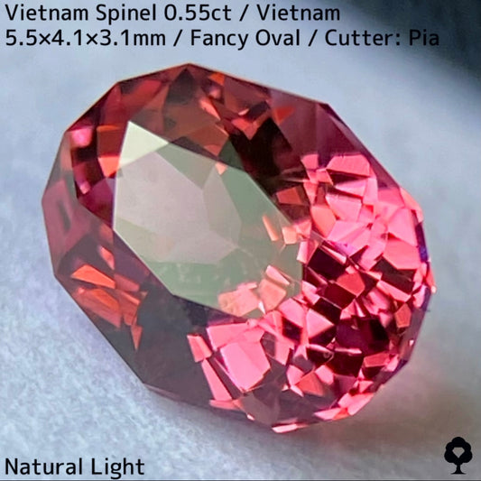 Spinel 0.55ct / Vietnam