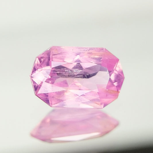 【Trial】“Misty Pinkish Purple” Un-Heat Sapphire 0.565ct / Vietnam