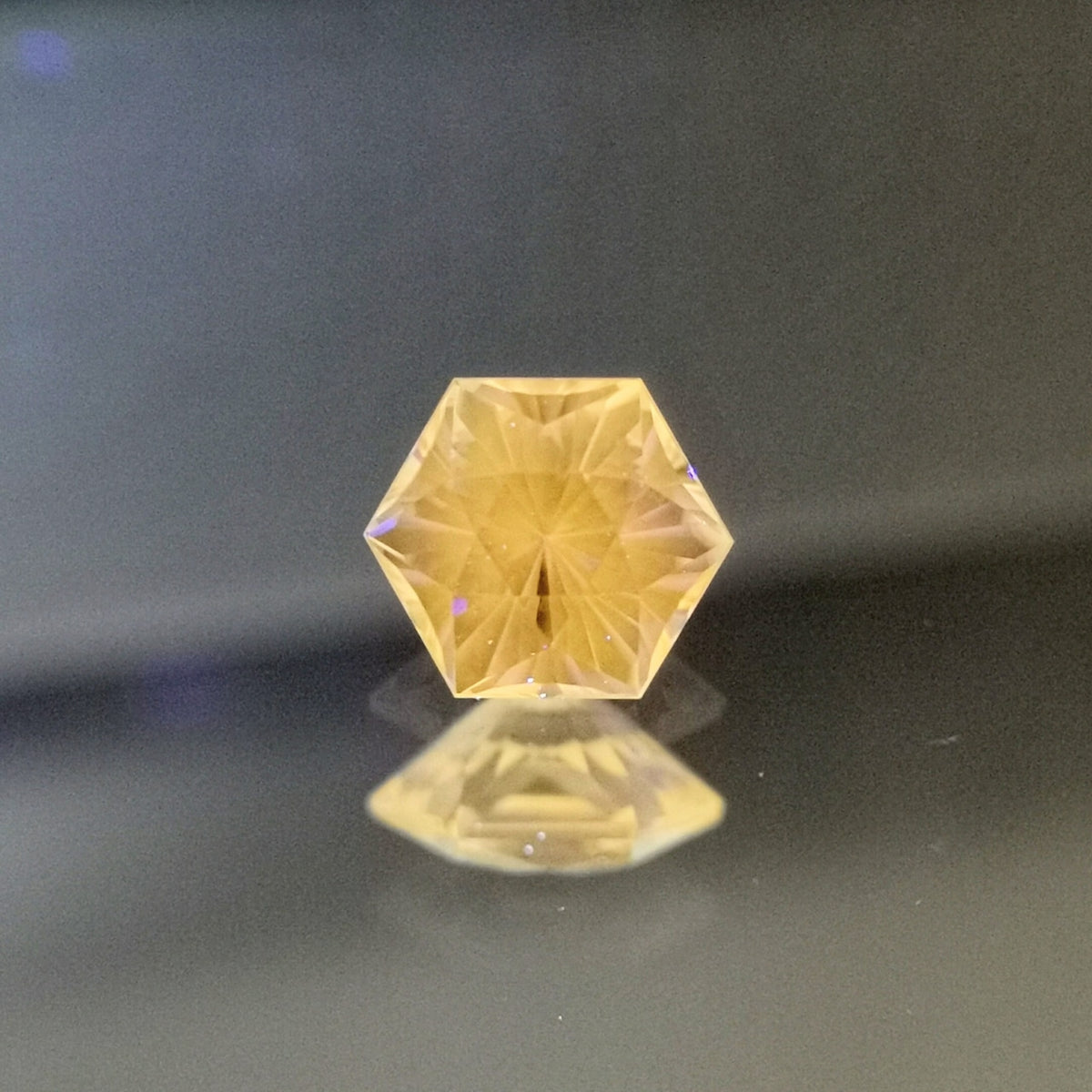 【Trial】“Snowflake” Colorless Zircon 0.39ct / Cambodia