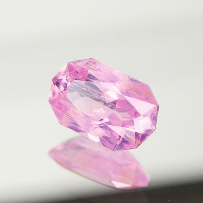 【Trial】“Misty Pinkish Purple” Un-Heat Sapphire 0.565ct / Vietnam
