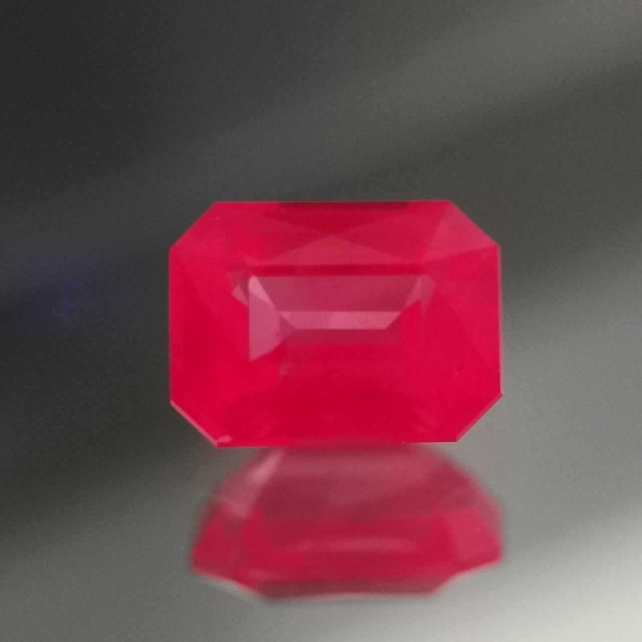 【Trial】“Pink Purple” Un-Heat Sapphire 0.414ct / Madagascar