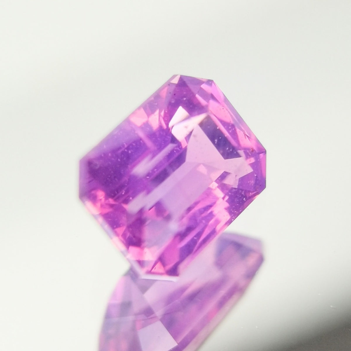 【Trial】“Pink Purple” Un-Heat Sapphire 0.414ct / Madagascar