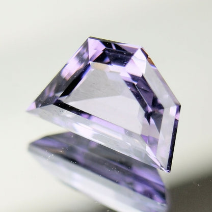 Violet Spinel 0.872ct / Madagascar
