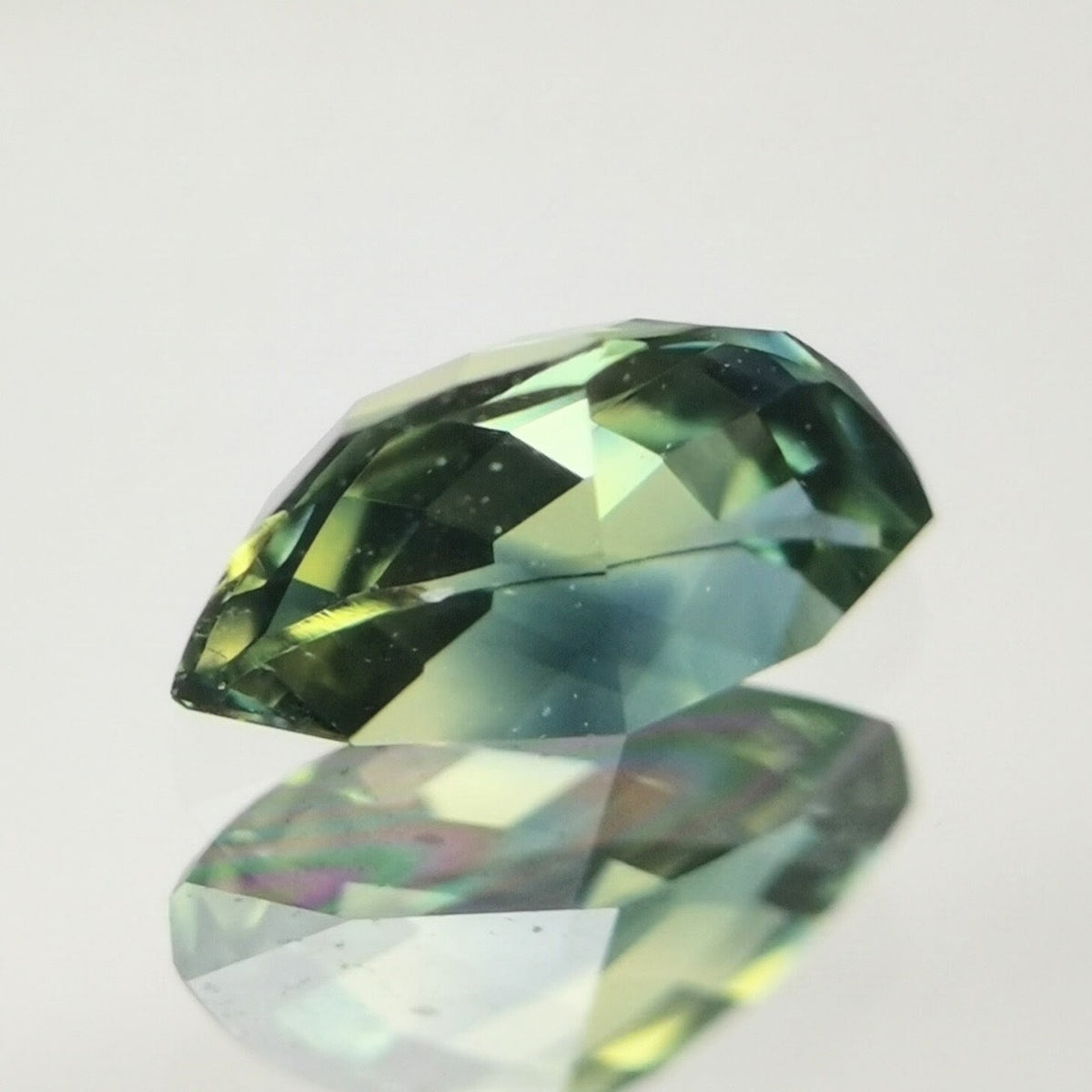 【Trial】“Chess Cut” Parti-Color Sapphire 0.444ct / Nigeria