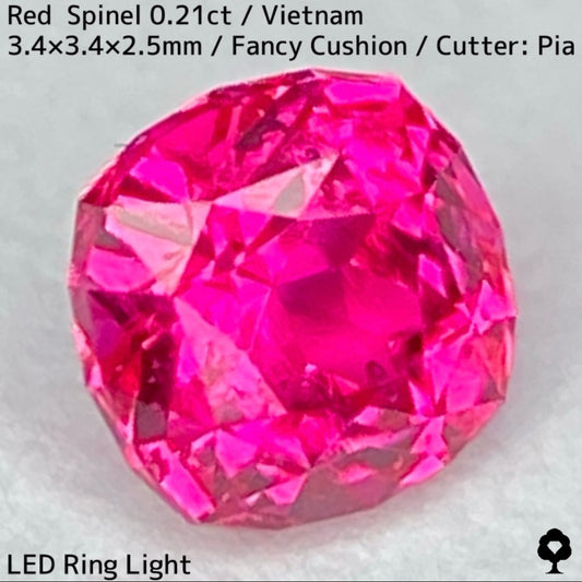 Red Spinel 0.21ct / Vietnam