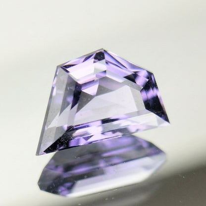 Violet Spinel 0.872ct / Madagascar