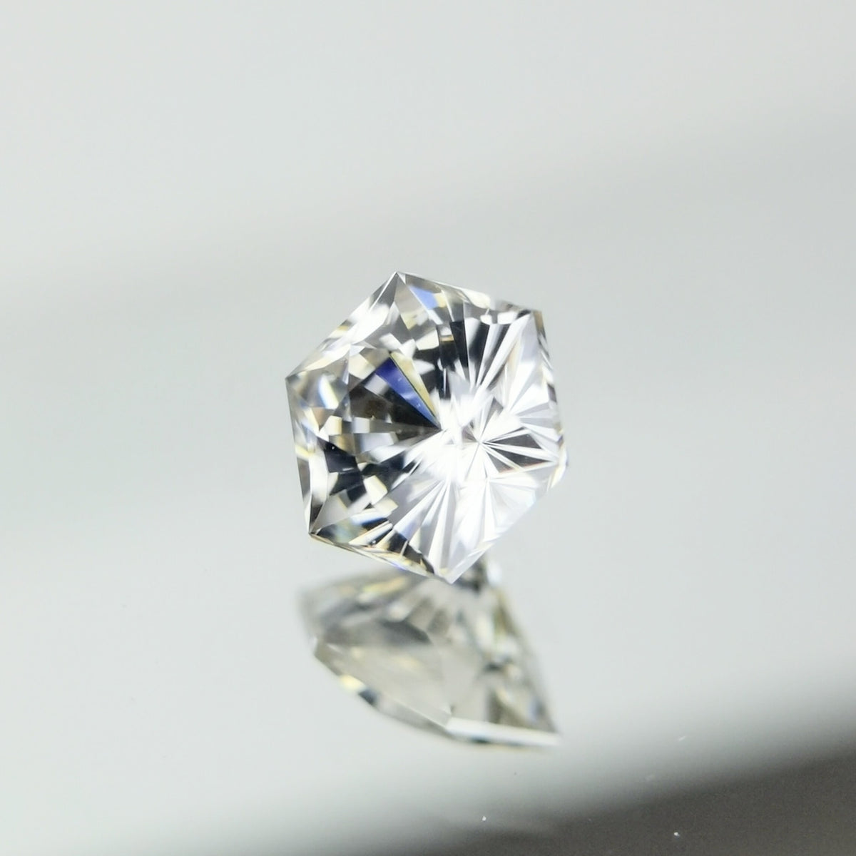 【Trial】“Snowflake” Colorless Zircon 0.38ct / Cambodia