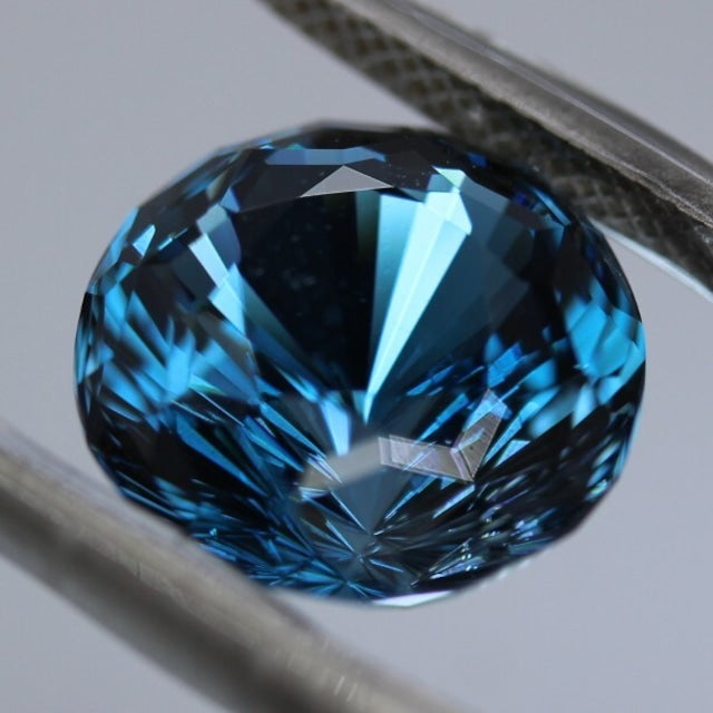 London Blue Topaz (cube-narikar cut) 7.82ct.