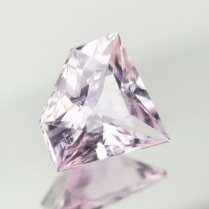 【Trial】“Gem Shape” Un-Heat Sapphire 0.576ct / Vietnam
