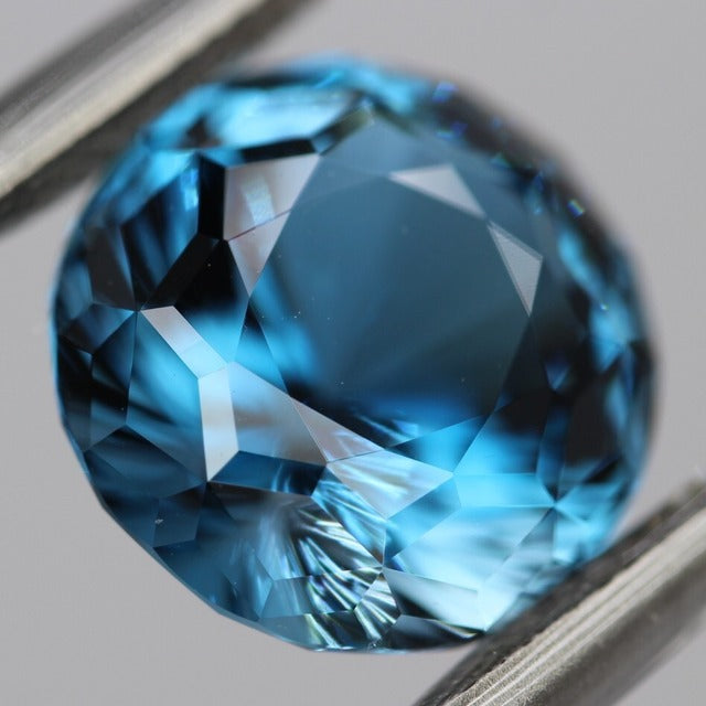 London Blue Topaz (cube-narikar cut) 7.82ct.