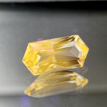 【Trial】Imperial Topaz 0.57ct / Brazil