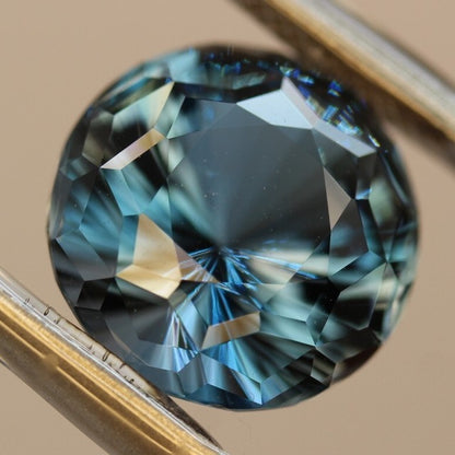 London Blue Topaz (cube-narikar cut) 7.82ct.