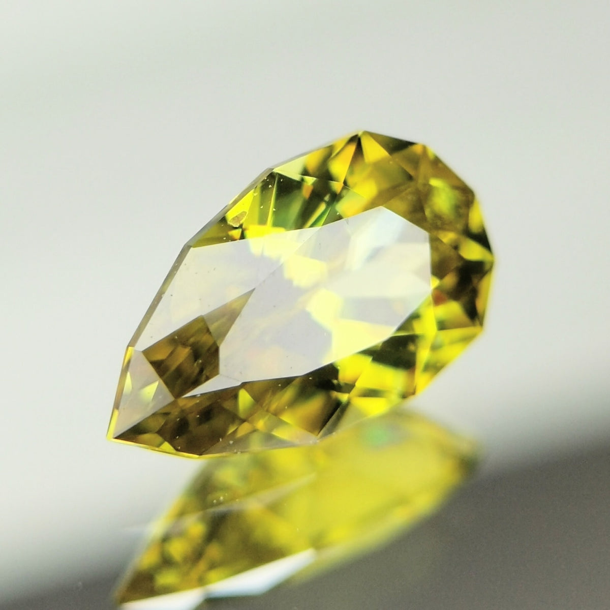 【Trial】Sphene 0.59ct / Madagascar