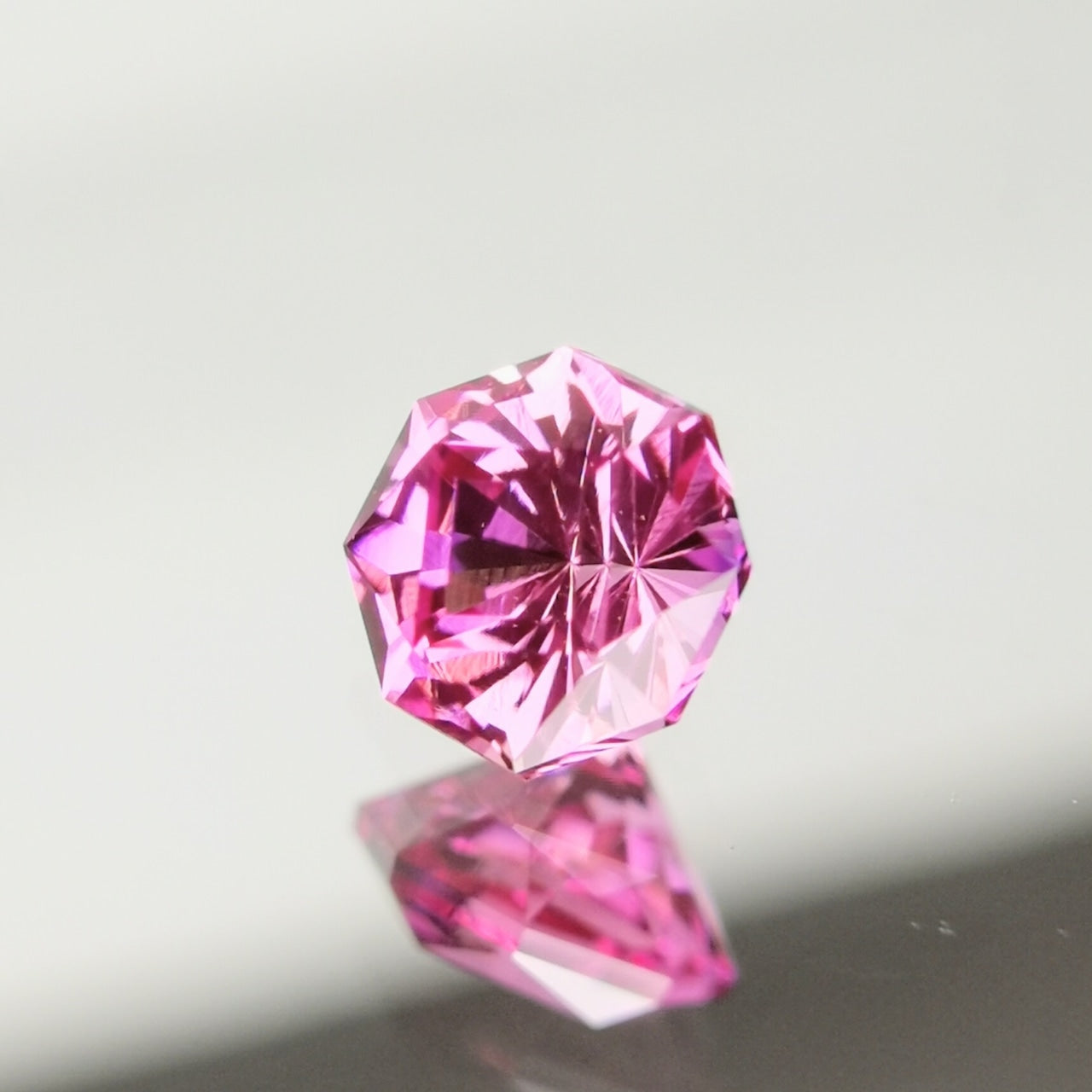 【Trial】“Purplish Pink” Un-Heat Sapphire 0.363ct / Sri Lanka