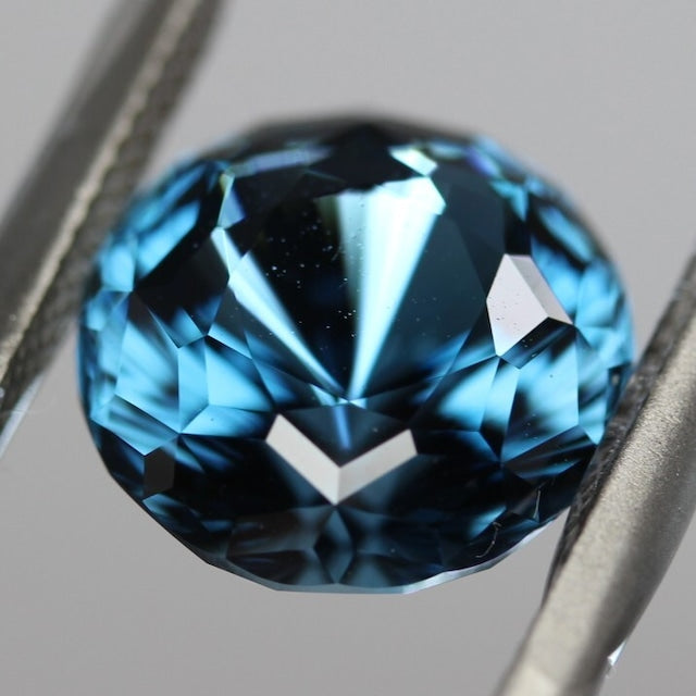 London Blue Topaz (cube-narikar cut) 7.82ct.