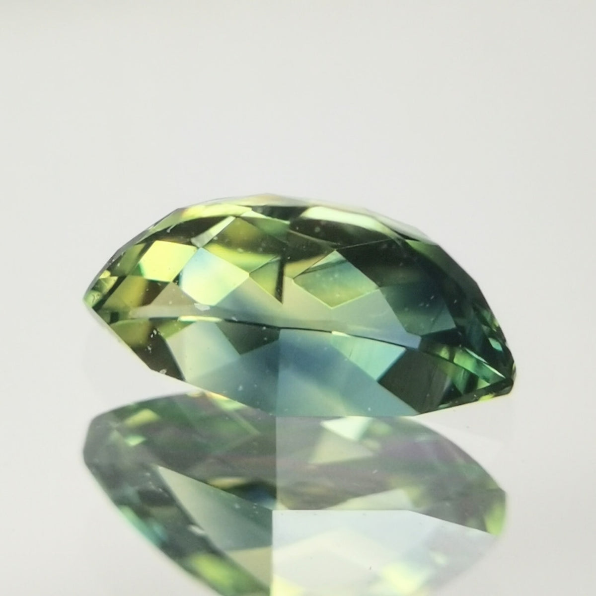 【Trial】“Chess Cut” Parti-Color Sapphire 0.444ct / Nigeria