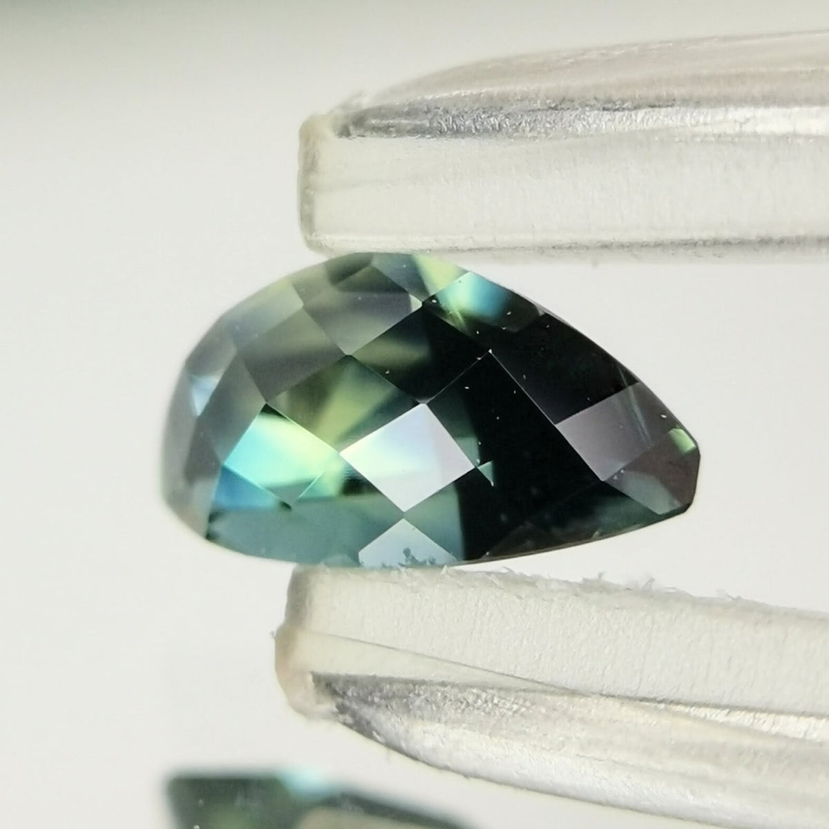 【Trial】“Chess Cut” Parti-Color Sapphire 0.444ct / Nigeria