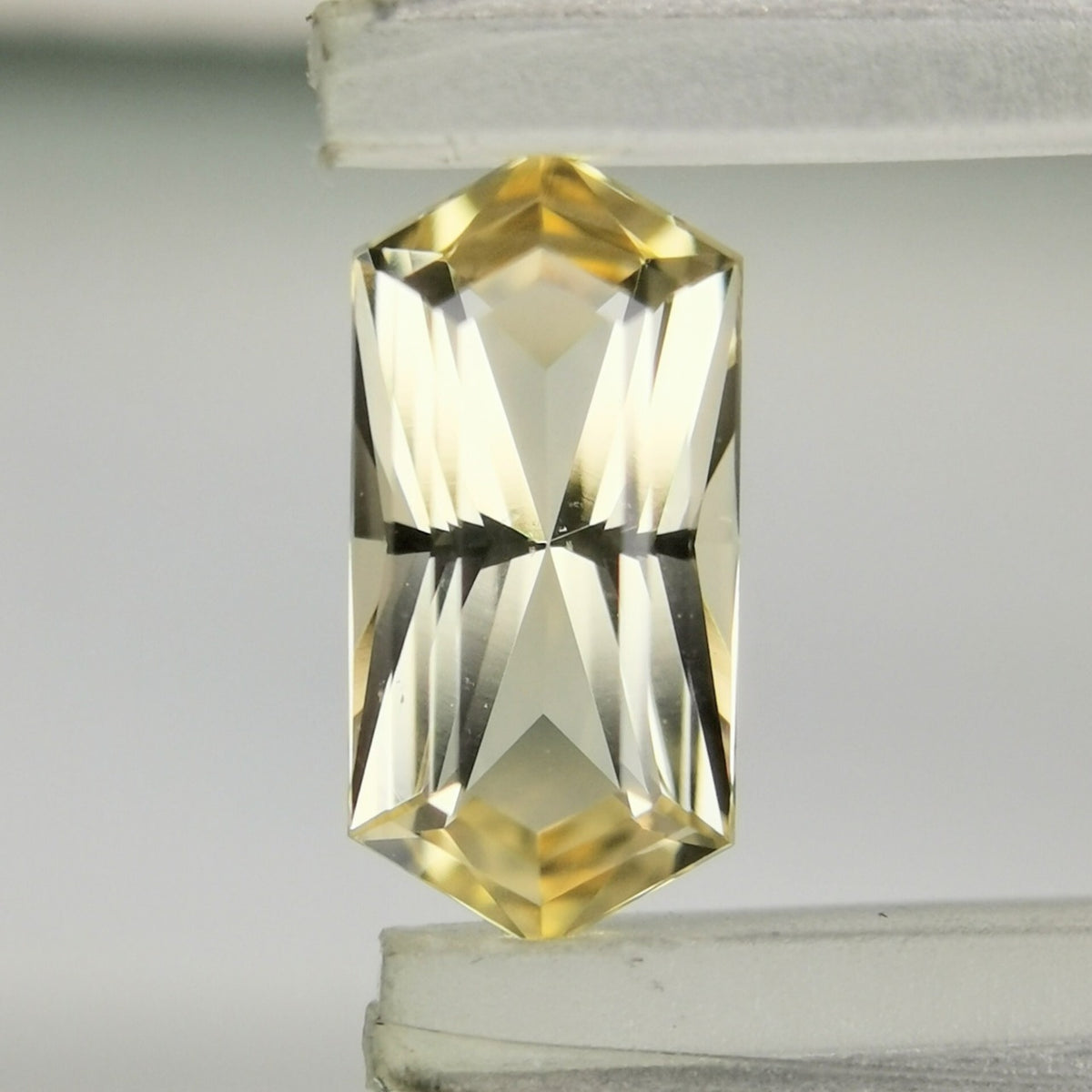 【Trial】Imperial Topaz 0.57ct / Brazil