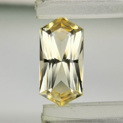 【Trial】Imperial Topaz 0.57ct / Brazil
